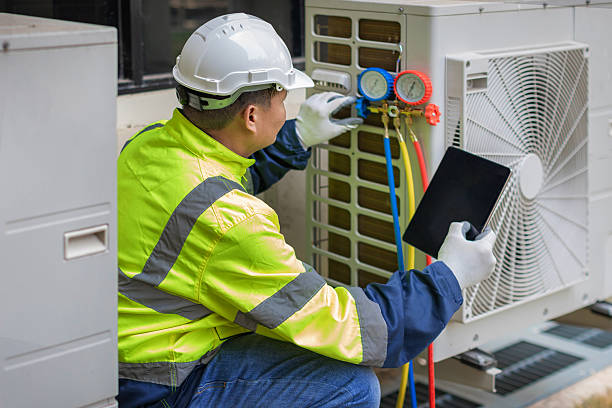 Professional Hvac technician working in Warsaw, IL